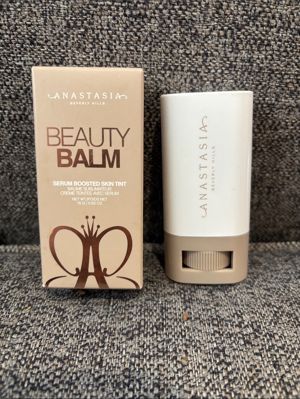 Anastasia Beverly Hills Beauty Balm Serum-Boosted Skin Tint – color 6